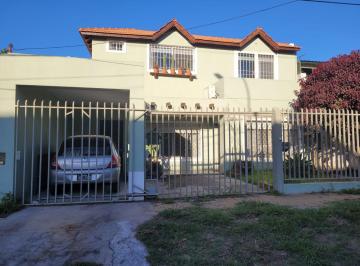 Casa · 140m² · 4 Ambientes · 1 Cochera · Venta Casa 4 Amb Caseros Jardín Galería Lote Prop.