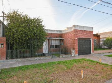 Casa · 100m² · 3 Ambientes · 1 Cochera · Venta Casa Berazategui 3 Ambientes con Jardin