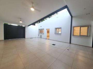 Casa · 170m² · 2 Dormitorios · La Bella Esquina Multifacética, Casa con Local Sobre Av!