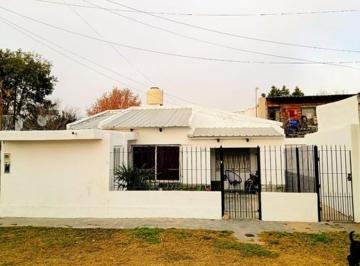 Casa · 101m² · 5 Ambientes · 1 Cochera · Casa C/depto en Moreno