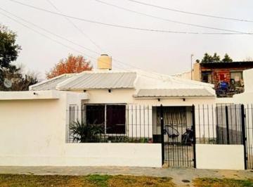 Casa · 101m² · 5 Ambientes · 1 Cochera · Casa C/depto en Moreno