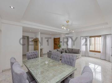 Casa · 150m² · 6 Ambientes · 2 Cocheras · Acepta Permuta - Casa 6 Amb con Piscina y 2 Cocheras - El Palomar
