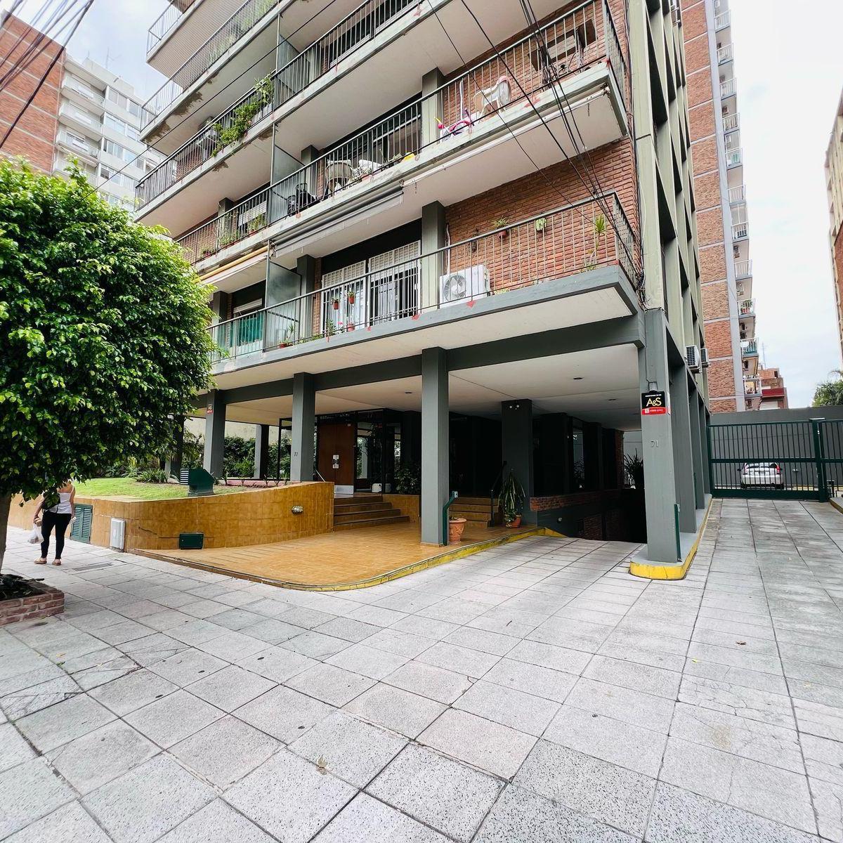 Ladislao Martínez 71