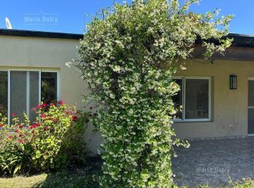 Casa · 150m² · 4 Ambientes · 2 Cocheras · Casa en Santa Teresa 350 Venta con Renta