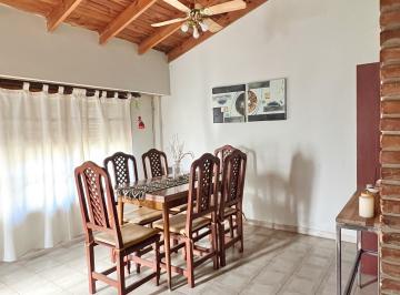 Casa de 4 ambientes, Avellaneda · Chalet de 4 Ambientes con Cochera Pasante y Fondo Libre