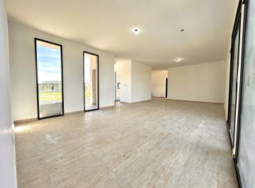 Casa · 130m² · 4 Ambientes · 2 Cocheras · Venta Casa 4 Ambientes con Pileta Medal Country Club