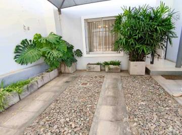 Casa · 100m² · 7 Ambientes · 1 Cochera · Venta de Excelente Dúplex en Sexta Sección - Ciudad de Mendoza