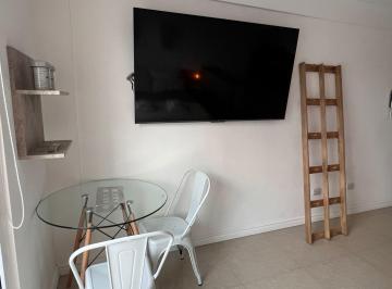 mesa de comedor, tv 60 pulgadas · Departamento Monoambiente Supuerior