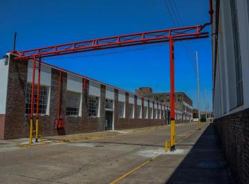 Bodega-Galpón · 484m² · Naves Industriales en Alquiler en Bernal.