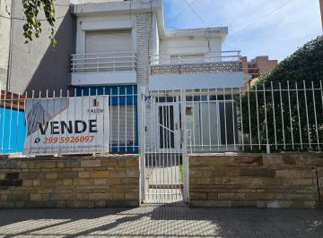 Casa de 9 ambientes, Neuquén · Casa en Venta de 5 Dorm. en El Centro de Neuquen - Ideal Inversionistas!