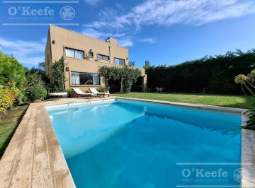 Casa · 219m² · 6 Ambientes · 1 Cochera · Casa de 4 Dorm. en Venta en Los Troncos, Berazategui. con Escritura