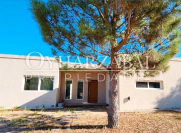 Casa · 130m² · 4 Ambientes · En Ecuestre Casa en Venta