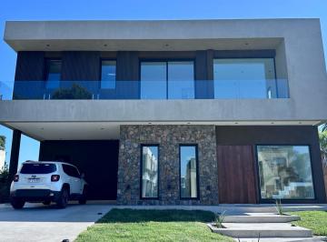 Casa · 250m² · 4 Dormitorios · 2 Cocheras · Casa en Venta Greenville Polo & Resort 5 Amb a Estrenar