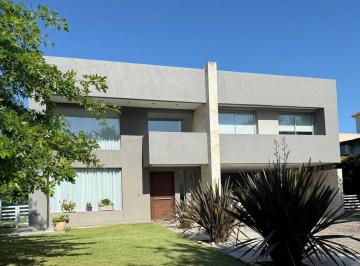 Casa · 340m² · 4 Dormitorios · 2 Cocheras · Casa - Fincas de Iraola II