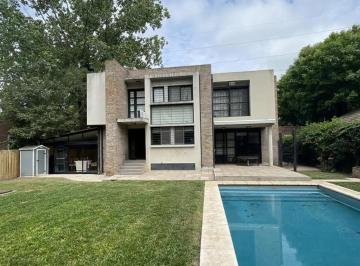 Casa · 250m² · 4 Ambientes · 3 Cocheras · Casa en Venta Parque Leloir