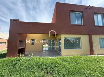 Casa · 80m² · 3 Ambientes · 1 Cochera · Casa en Alquiler de Dos Dorm. en Casas de Santa María
