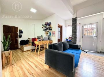 Departamento · 66m² · 3 Ambientes · Venta Departamento en Planta Alta de 3 Ambientes con Patio. Remedios de Escalada.