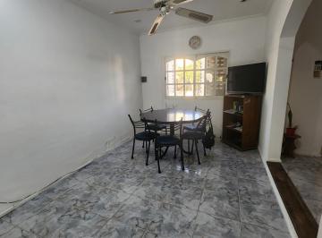 Casa · 140m² · 4 Ambientes · Casa a La Venta de 3 Dorm. en Barrio Saladillo
