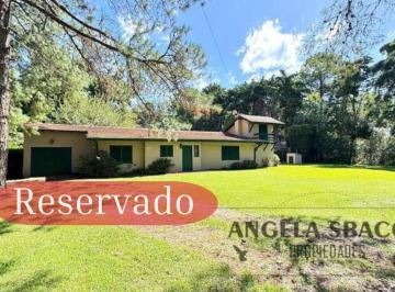 Quinta vacacional · 120m² · 5 Ambientes · 2 Cocheras · Excelente, Casa Quinta en El Remanso.