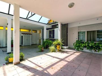Casa · 310m² · 8 Ambientes · 2 Cocheras · Venta - 2 Casas. Fisherton, Rosario.