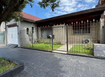 Casa · 124m² · 4 Ambientes · 2 Cocheras · Casa de 4 Ambientes - Castelar Sur