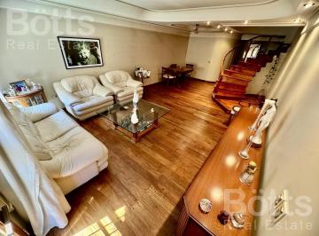 Casa · 373m² · 7 Ambientes · 4 Cocheras · Casa en Versailles / Villa Real