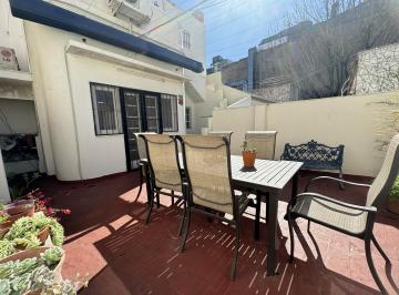 Casa · 194m² · 8 Ambientes · Casa en Planta Alta en Venta con Terraza Exclusiva en Zona Historica del Centro - Laprida 1257