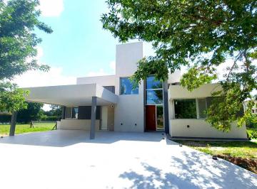 Casa · 258m² · 10 Ambientes · 2 Cocheras · Casa en Venta Barrio Privado Kentucky a Estrenar
