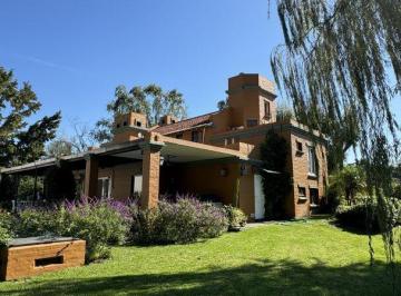 VIA-VIA-18_2 · Casa 5 Ambientes. | Alma Fuerte Al 2400