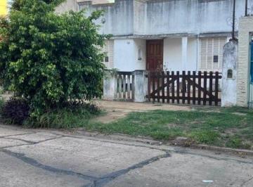 KNK-KNK-4786_2 · Oportunidad Casa 3 Amb C Fondo a Reciclar Haedo