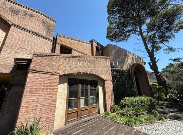 Casa · 330m² · 4 Ambientes · 2 Cocheras · Chalet en Venta 4 Ambientes Parque Leloir