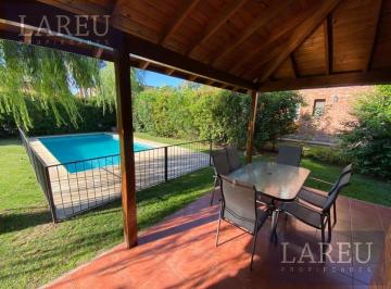 Casa · 210m² · 3 Dormitorios · 1 Cochera · Venta en La Delfina