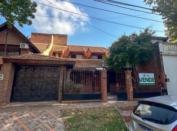 Casa · 285m² · 5 Ambientes · 3 Cocheras · Casa en Venta en San Isidro 6 Ambientes