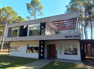Casa de 6 ambientes, Pinamar · Casa con 4 Dorm. 4 Baños
