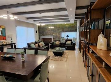Foto · Cuatro Hojas Apta Credito Mendiolaza Mejor Casa del Barrio 440 m² Cubiertos