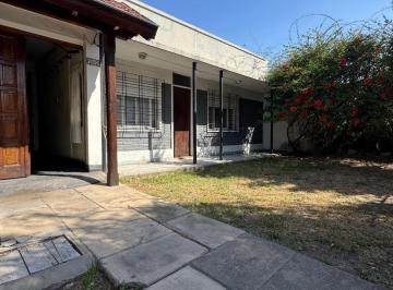 Casa · 100m² · 3 Ambientes · 3 Cocheras · Casa 3 Amb a Reciclar con Cochera y Jardin Apto Credito