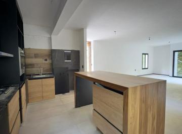 Casa · 240m² · 4 Ambientes · 2 Cocheras · Se Vende Casa a Estrenar en Villa Warcalde 3 Dorm