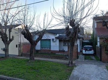 DEH-DEH-543_2 · Casa de 3 Dorm., Quincho y Jardín!