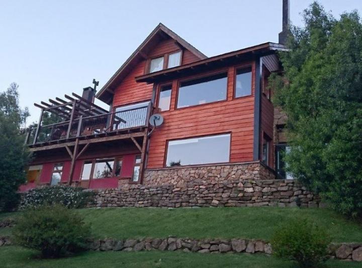 Casa · 229m² · 6 Ambientes · 2 Cocheras