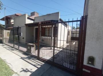 Casa · 80m² · 3 Ambientes · 2 Cocheras · Casa de 3 Ambientes en Barrio Los Pinares Piran y Valencia
