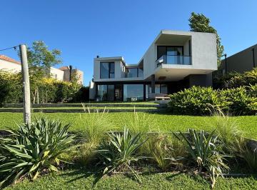 Casa · 216m² · 4 Ambientes · 3 Cocheras · Casa en Venta en El Cantón Islas, El Cantón, Escobar