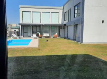Casa · 450m² · 2 Cocheras · Casa en Venta Country La Arbolada - Malagueño