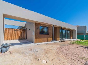 Casa · 138m² · 7 Ambientes · 2 Cocheras · Se Vende Casa a Estrenar en Mirador de La Tahona