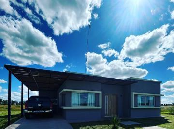 Casa · 141m² · 6 Ambientes · 2 Cocheras · Casa en Alquiler Barrio La Faustina