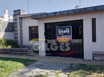 Casa · 70m² · 2 Ambientes · 1 Cochera · Venta Casa 2 Amb. Villa Luzuriaga Sobre Lote 10x21 m²