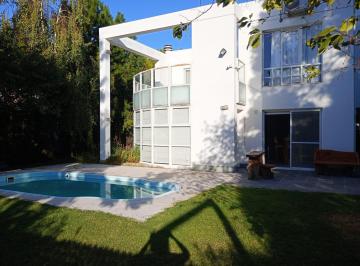 Casa de 11 ambientes, Neuquén · Inmobiliaria Ruth Yerio Alquila Hermosa Casa Rincon Club Campo - Barrio Cerrado
