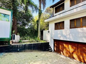 Casa · 575m² · 6 Ambientes · 6 Cocheras · Imponente Chalet de 575 m² y 863 m² de Lote Valor Reducido 40%