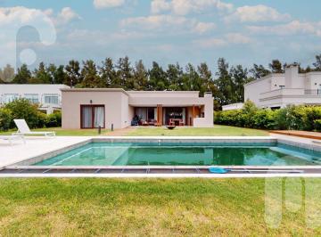 Casa · 190m² · 6 Ambientes · 2 Cocheras · Venta Casa Miralagos 3 Dorm.