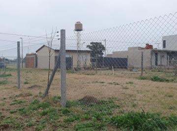 Terreno · 300m² · Terreno en Esquina 14 y 663 Los Fresnos, Alambrado y con Caños en Parque Sicardi