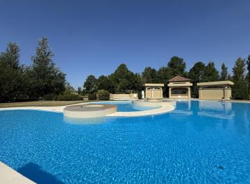 Casa · 109m² · 4 Ambientes · 2 Cocheras · Casa en La Carolina Golf & Country